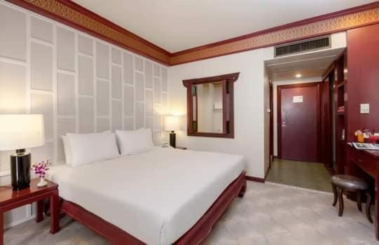 The Top Patong Resort Экстерьер фото