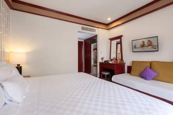 The Top Patong Resort Экстерьер фото